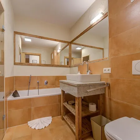 In Mittersill By Lift & Sauna, Cleaning Included *